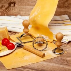 Ravioli Ausstecher 3er Set 2 Größen Rund & Eckig Teigrad Metall Bambus -Klarstein 10038038 yy 0002 logo