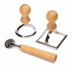 Ravioli Ausstecher 3er Set 2 Größen Rund & Eckig Teigrad Metall Bambus -Klarstein 10038038 yy 0007 logo